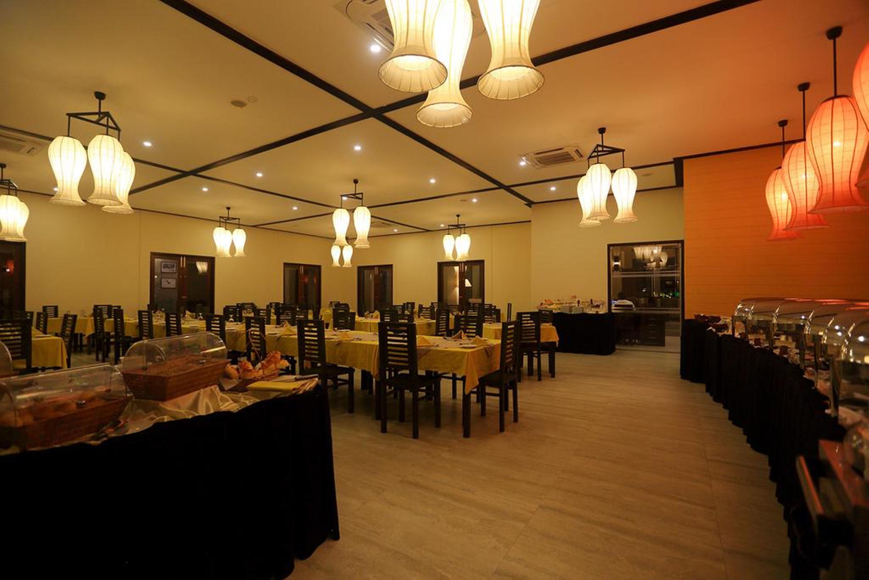 Hotel Chaarya &
