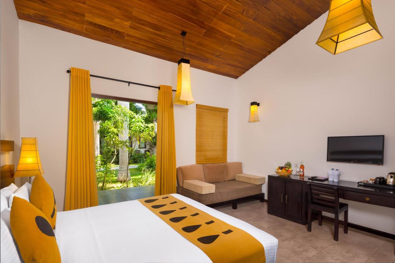 Chaarya & Hotel Tissamaharama