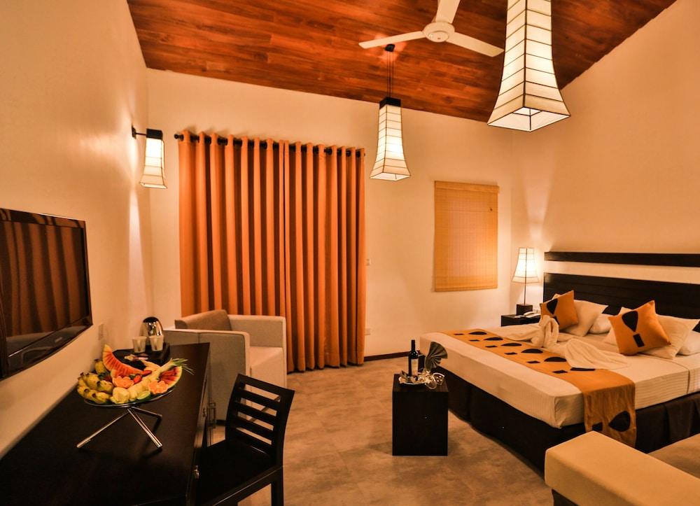 Hotel Chaarya &