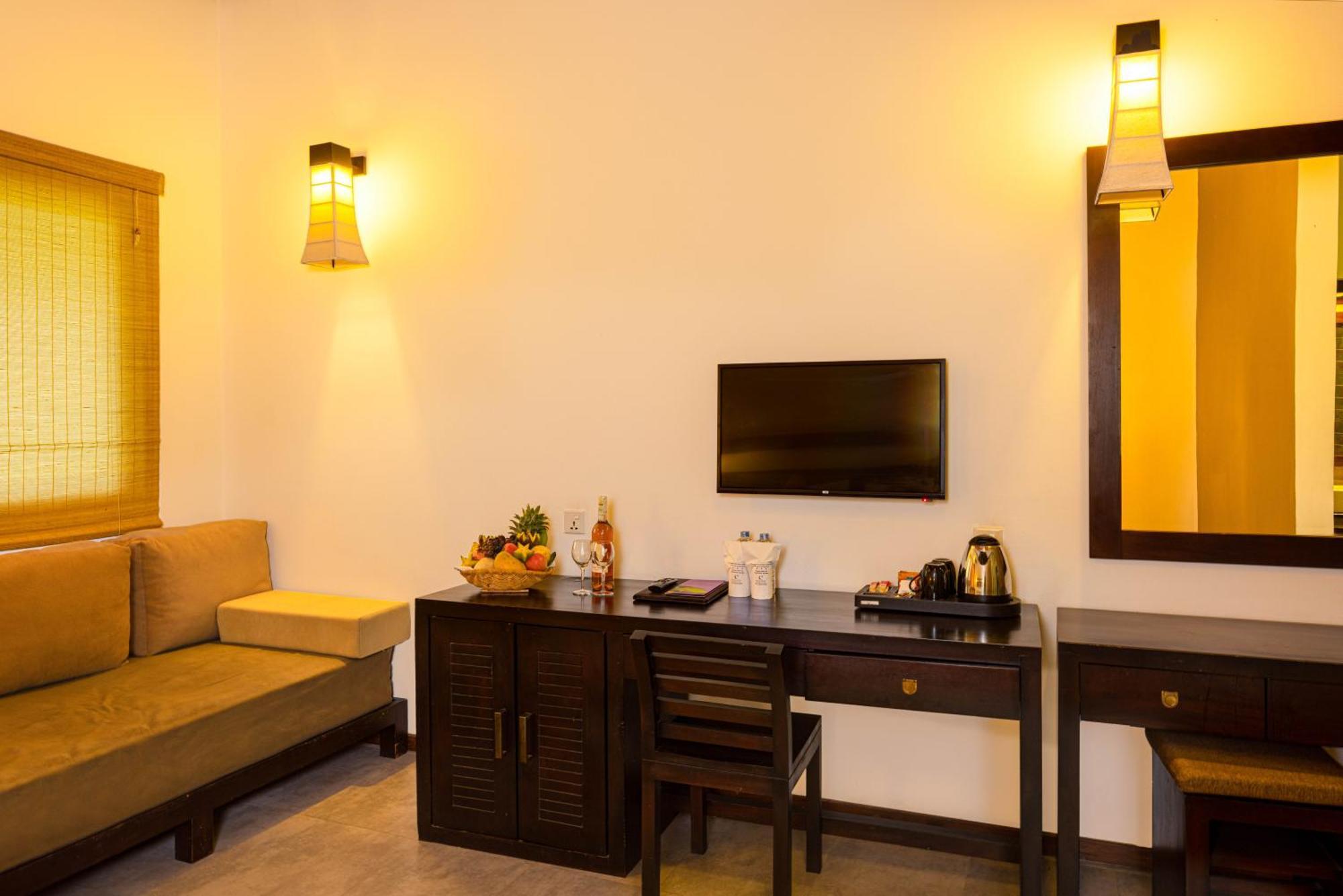 Hotel Chaarya &