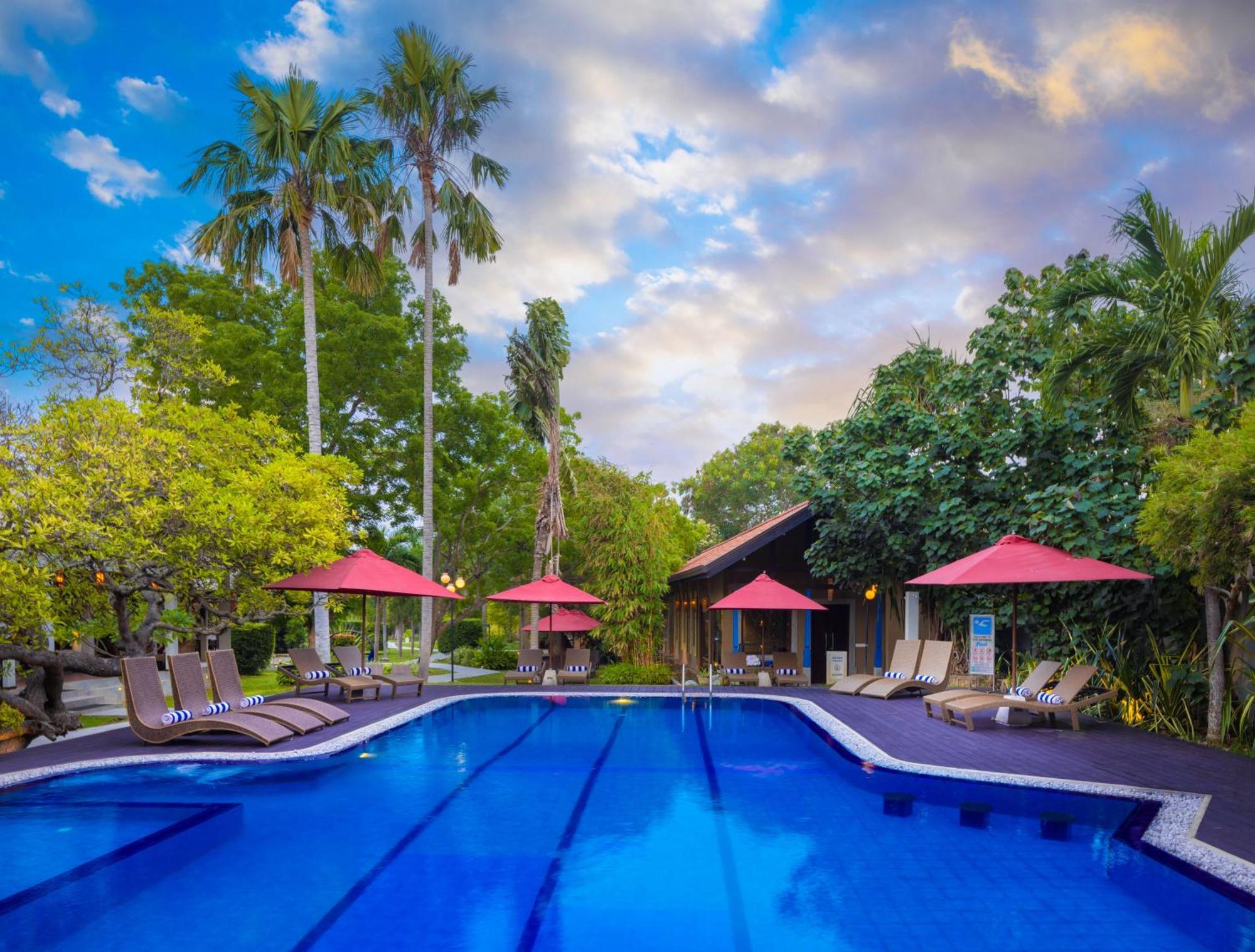 Hotel Chaarya & 5*