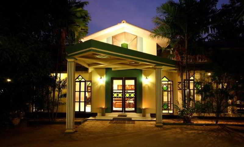 Chaarya & Hotel Tissamaharama